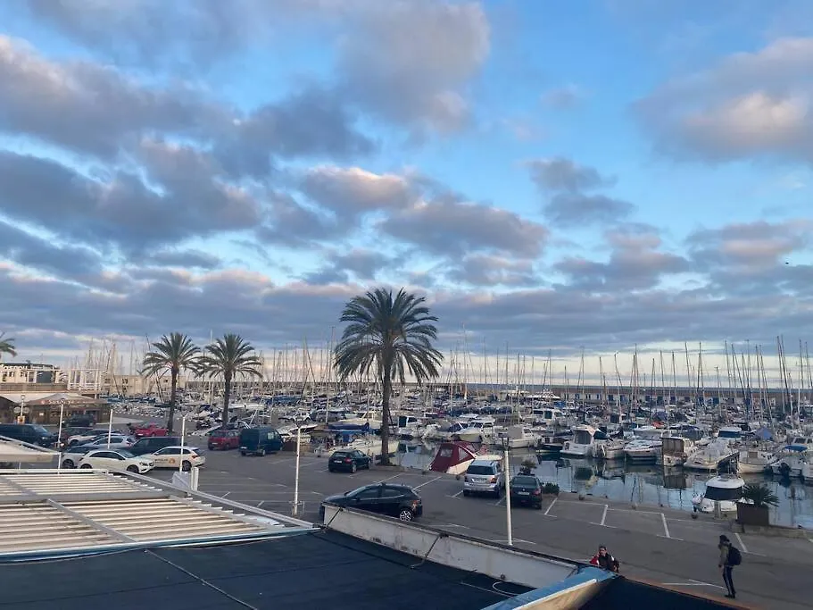 Barco Acogedor En El Puerto Del Masnou Hotel